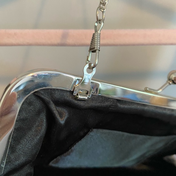 LADIES HANDBAG BLACK WITH FRONT DETAILED BOW - Picture 5 of 6